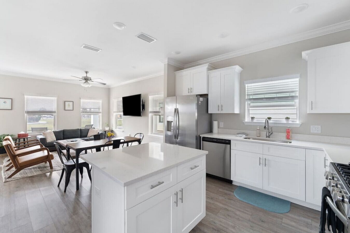 Køleskab, mikrobølgeovn, ovn, kogeplade