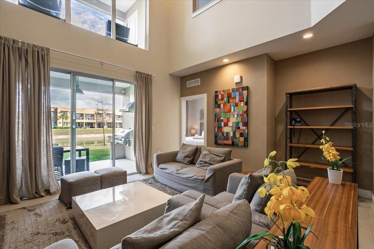 Lake view townhouse in Magic Village! 10 Mins to theme parks