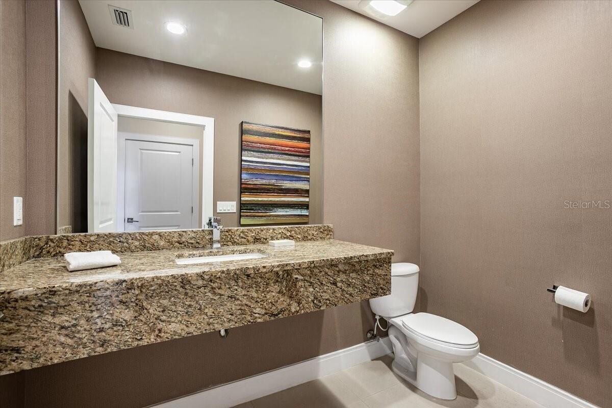 Lake view townhouse in Magic Village! 10 Mins to theme parks