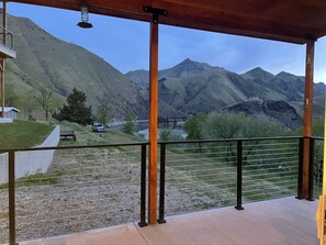 Property grounds - Hilltop riverview bunkhouse (Riggins)