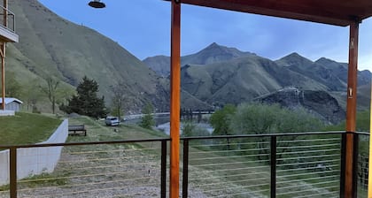 Hilltop riverview bunkhouse