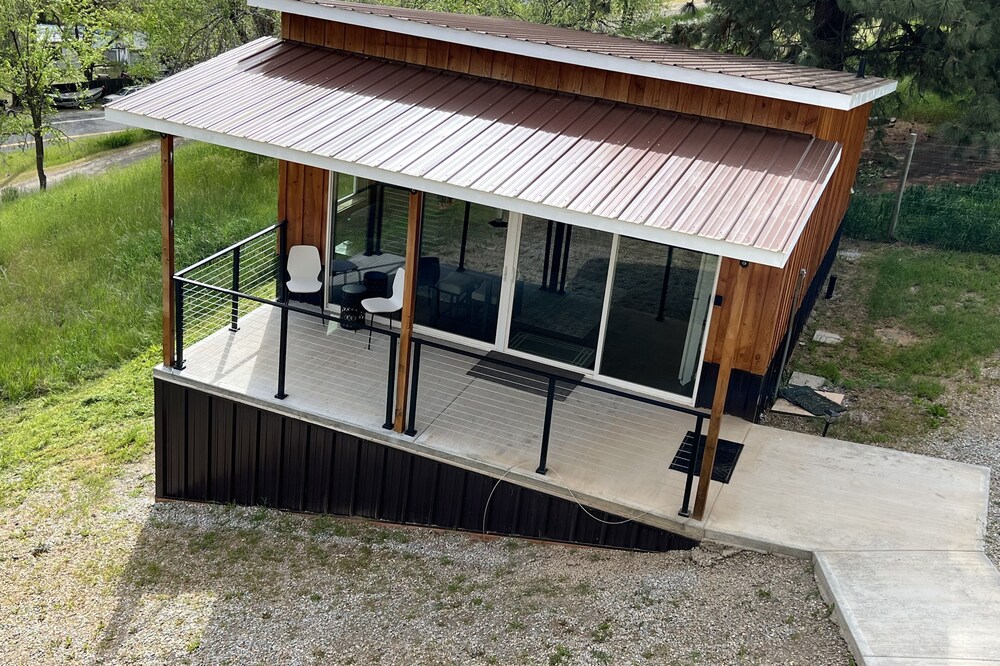 Hilltop riverview bunkhouse