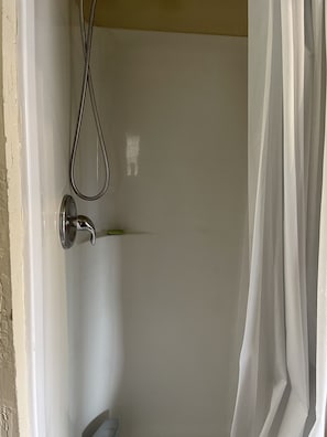 Shower, towels, shampoo, toilet paper - Hilltop riverview bunkhouse (Riggins)
