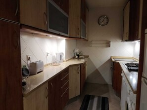 Fridge, microwave, oven, stovetop - Apartment in the heart of Lisbon. (Lisboa)