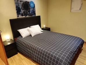 1 dormitori, planxa i posts de planxar, wifi gratuïta i roba de llit