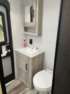 Douche, serviettes fournies