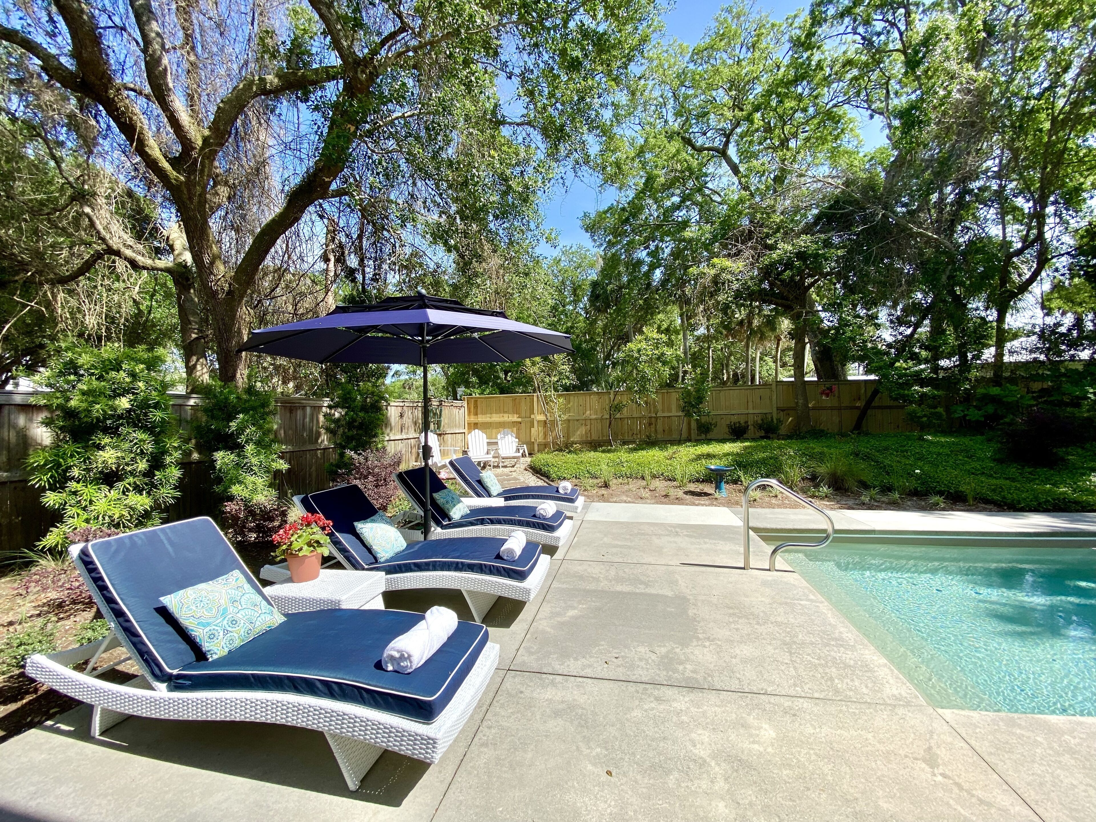 Backyard Oasis w/Private Pool. Views of the Intracoastal Waterway & Golf Course 