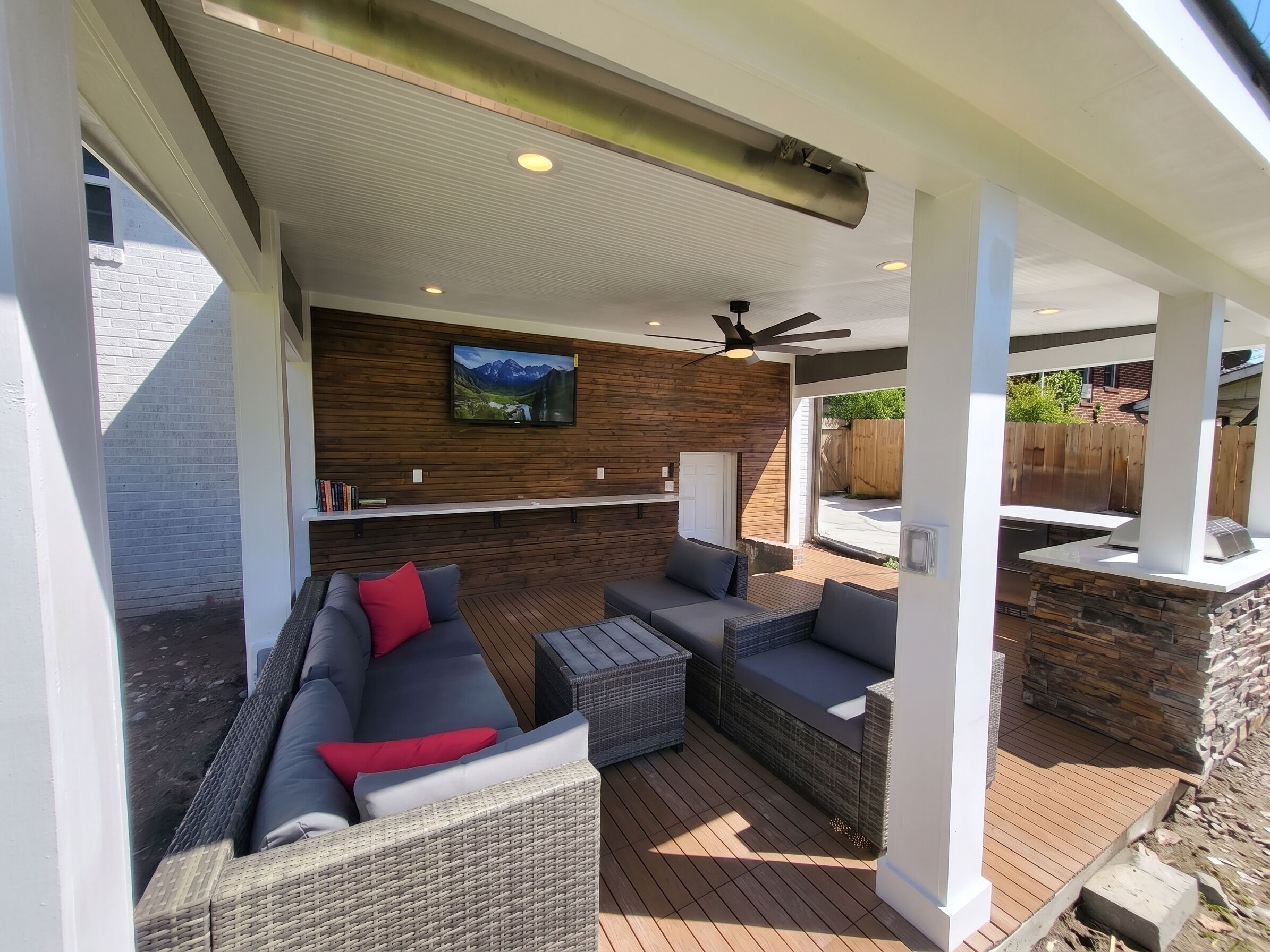 Outdoor Kitchen+Free Arcade+5 Miles to Downtown