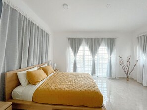 3 bedrooms, iron/ironing board, free WiFi, bed sheets