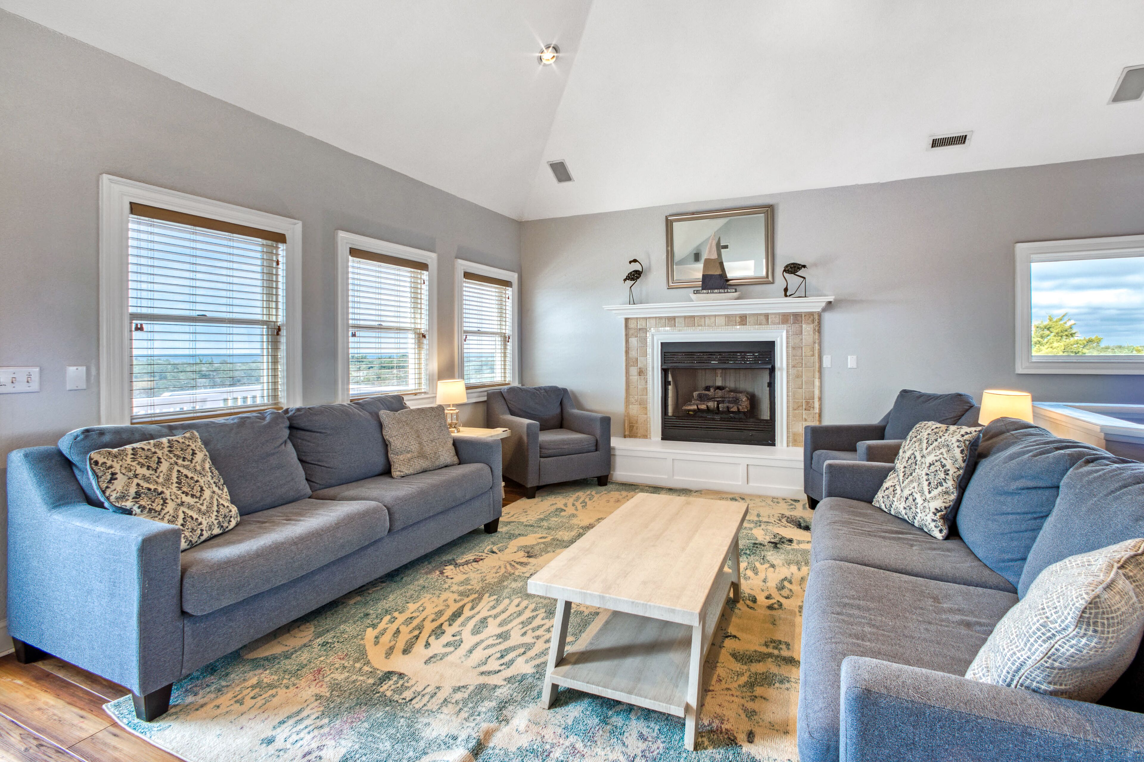 Sound-view home with pool, hot tub, pool table, AC, upgrades & washer/dryer