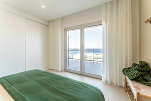 3 Schlafzimmer, Schreibtisch, Bügeleisen/Bügelbrett, kostenloses WLAN