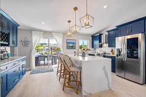 Fridge, microwave, oven, stovetop - Near Beach/kayaks/HtdPool/Tiki/BBQ/Gameroom (pompano beach)