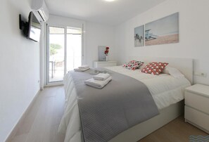 3 bedrooms, iron/ironing board, Internet, bed sheets - APARTBEACH BELL RACO BEACH FRONT (La Pineda)