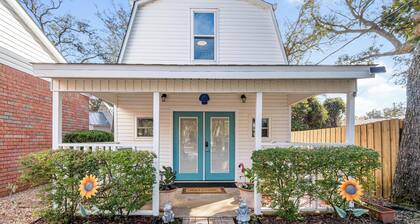 Beach Barn | 5min to Pcola Beach • Full Kitchen