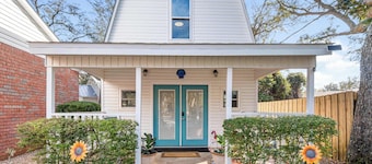 Beach Barn | 5min to Pcola Beach • Full Kitchen