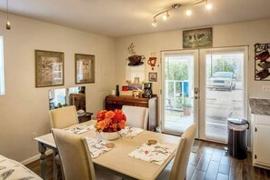 Dining - Beach Barn | 5min to Pcola Beach • Full Kitchen (Gulf Breeze)