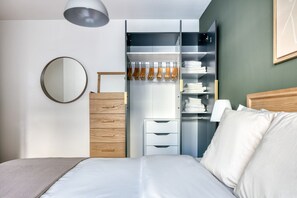 2 室のベッドルーム、アイロン / アイロン台、WiFi、ベッドシーツ