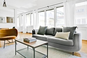 TV, stereo - Modern Mariahilf 1BR w/ Elevator & A/C, close to dining, by Blueground (Vienna)