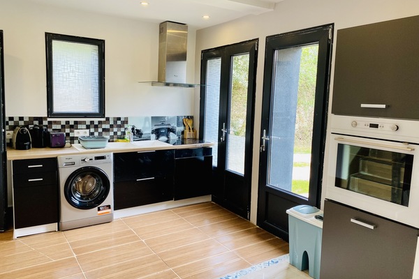 Mikrobølgeovn, ovn, oppvaskmaskin og kaffetrakter/tekoker