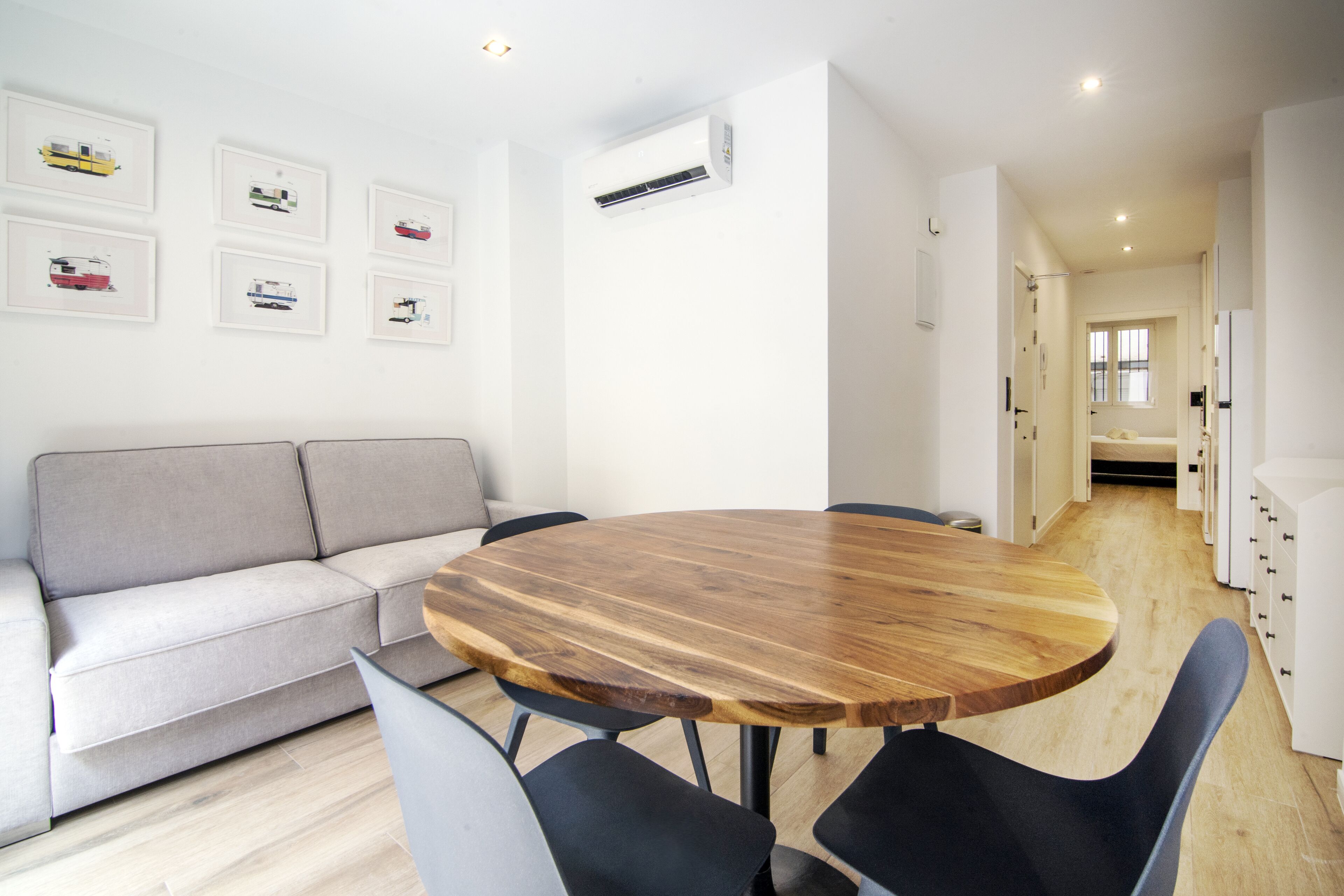 2T one bedroom apartment in the heart of the city