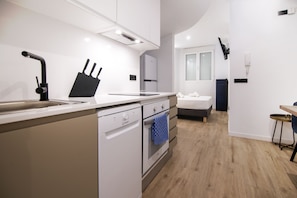 Bügeleisen/Bügelbrett, Reisekinderbett, WLAN, Bettwäsche