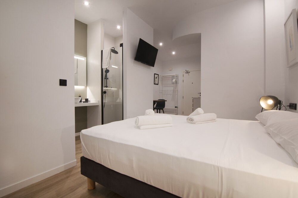 1T Cozy Studio next to the Central Market