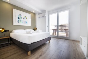 2 bedrooms, iron/ironing board, travel cot, WiFi