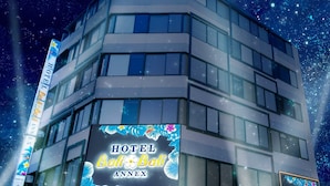 A hotel building with a sign reading 'HOTEL Bali Bali Annex.' - HOTEL Balibali ANNEX (Tokyo)