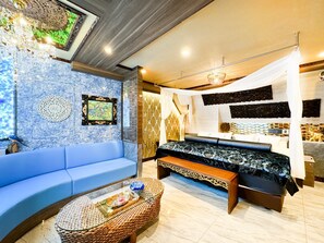 واي فاي مجانًا وملاءات أسرّة