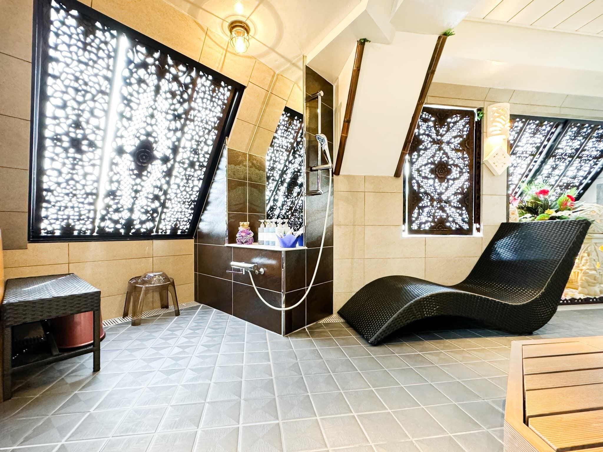 Imperial Suite Room, Smoking | Bathroom | Separate tub and shower, free toiletries, hair dryer, electronic bidet