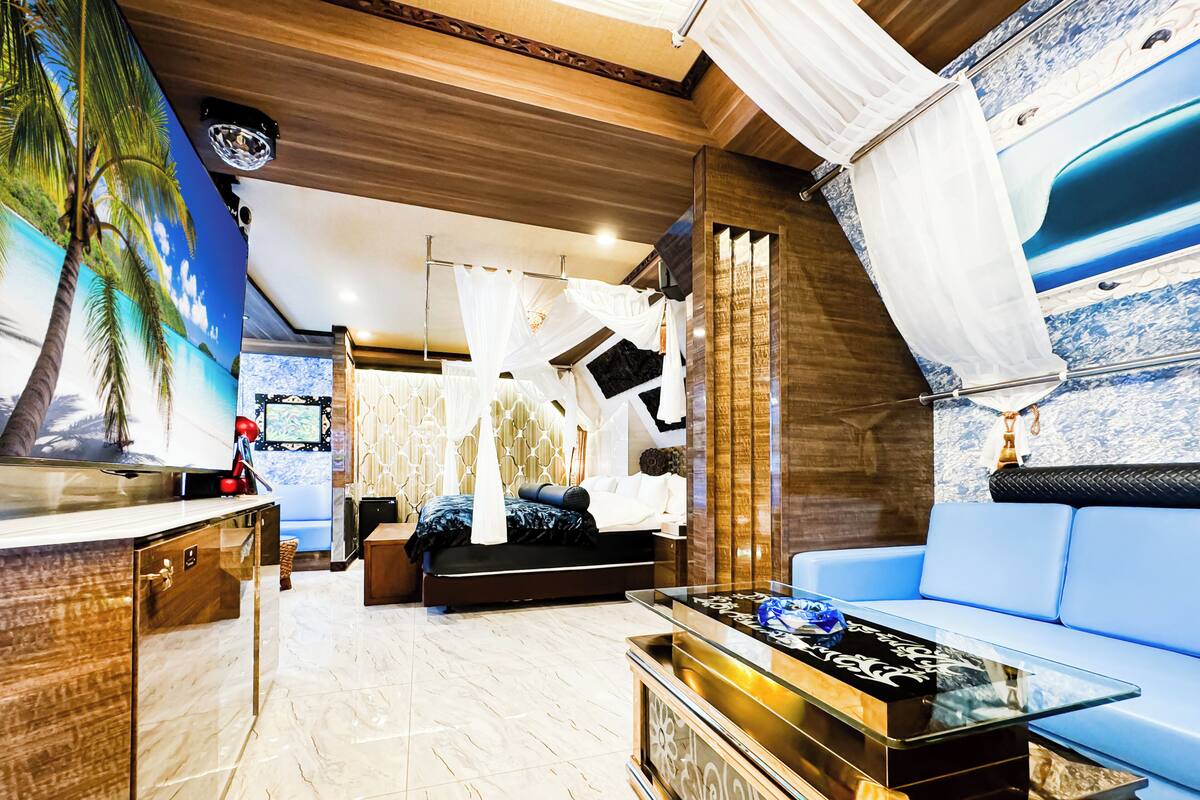 Imperial Suite Room, Smoking