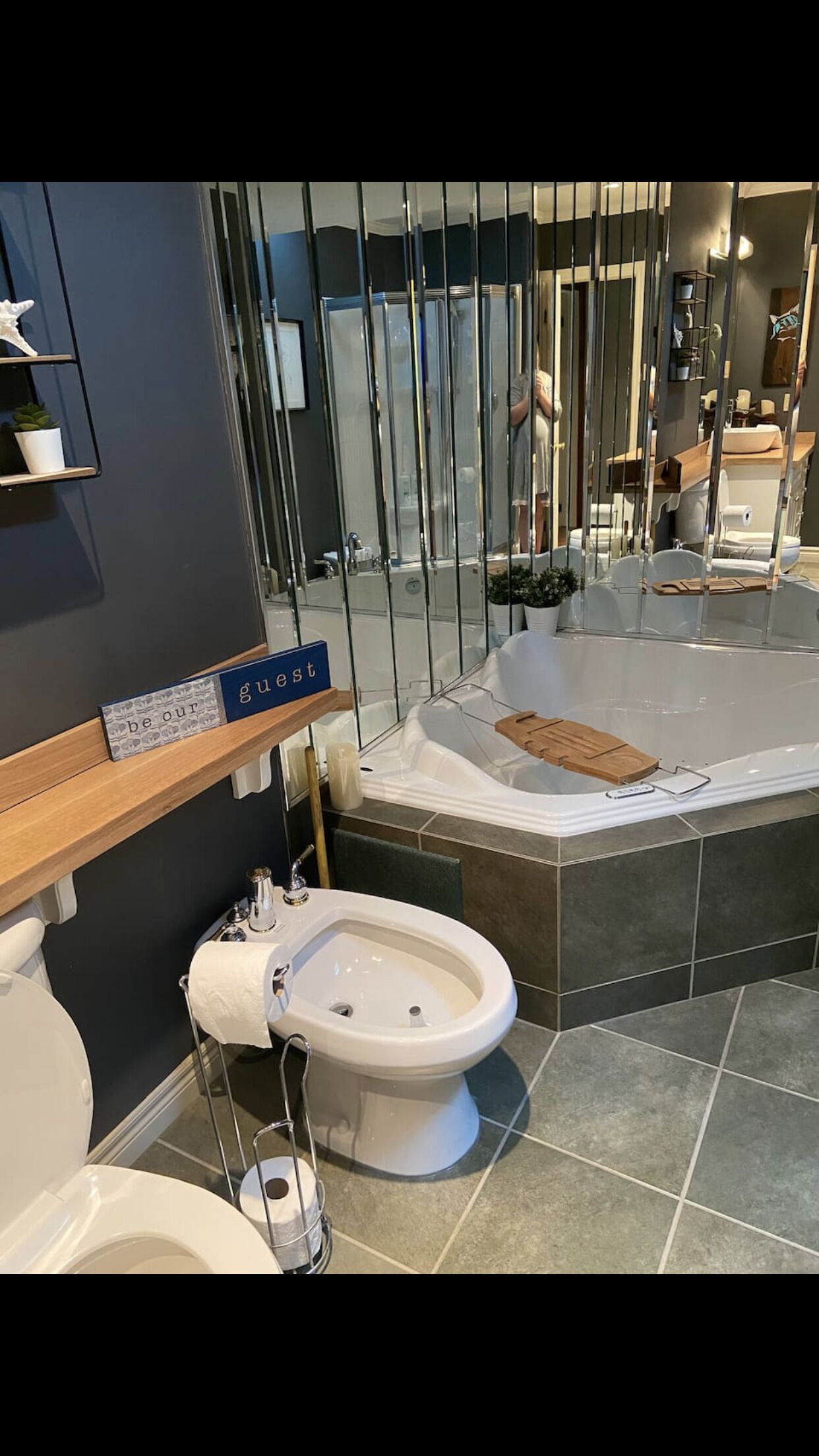 Private apartment close to restaurants!