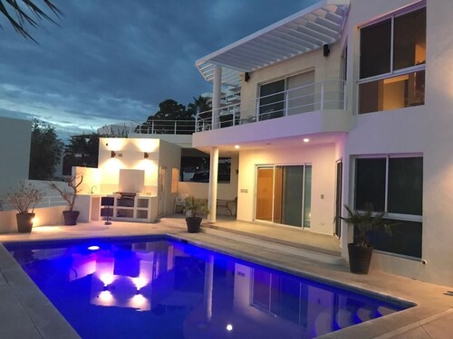 Sunset Villa. A view of the best sunsets and the Sea of Cortez at a private pool