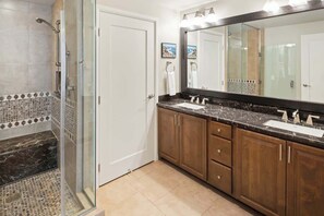 Bathtub, hair dryer - Seasons Top Floor Waterfront Heated Pool | Marina (Sandpoint)