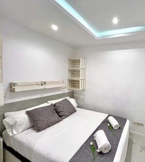 1 bedroom, bed sheets