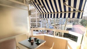 Outdoor dining - Loft Alboran Salou, heated, pool and wifi (Salou)
