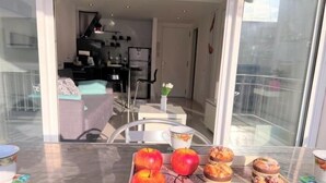 Interior - Gisamar, with pool and close to the sea (Salou)