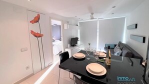 Interior - Gisamar, with pool and close to the sea (Salou)