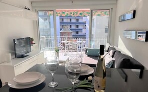 Interior - Gisamar, with pool and close to the sea (Salou)