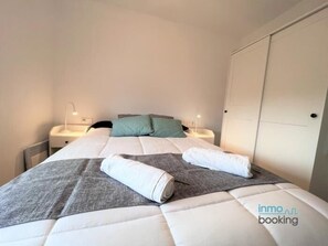 2 bedrooms, iron/ironing board, bed sheets