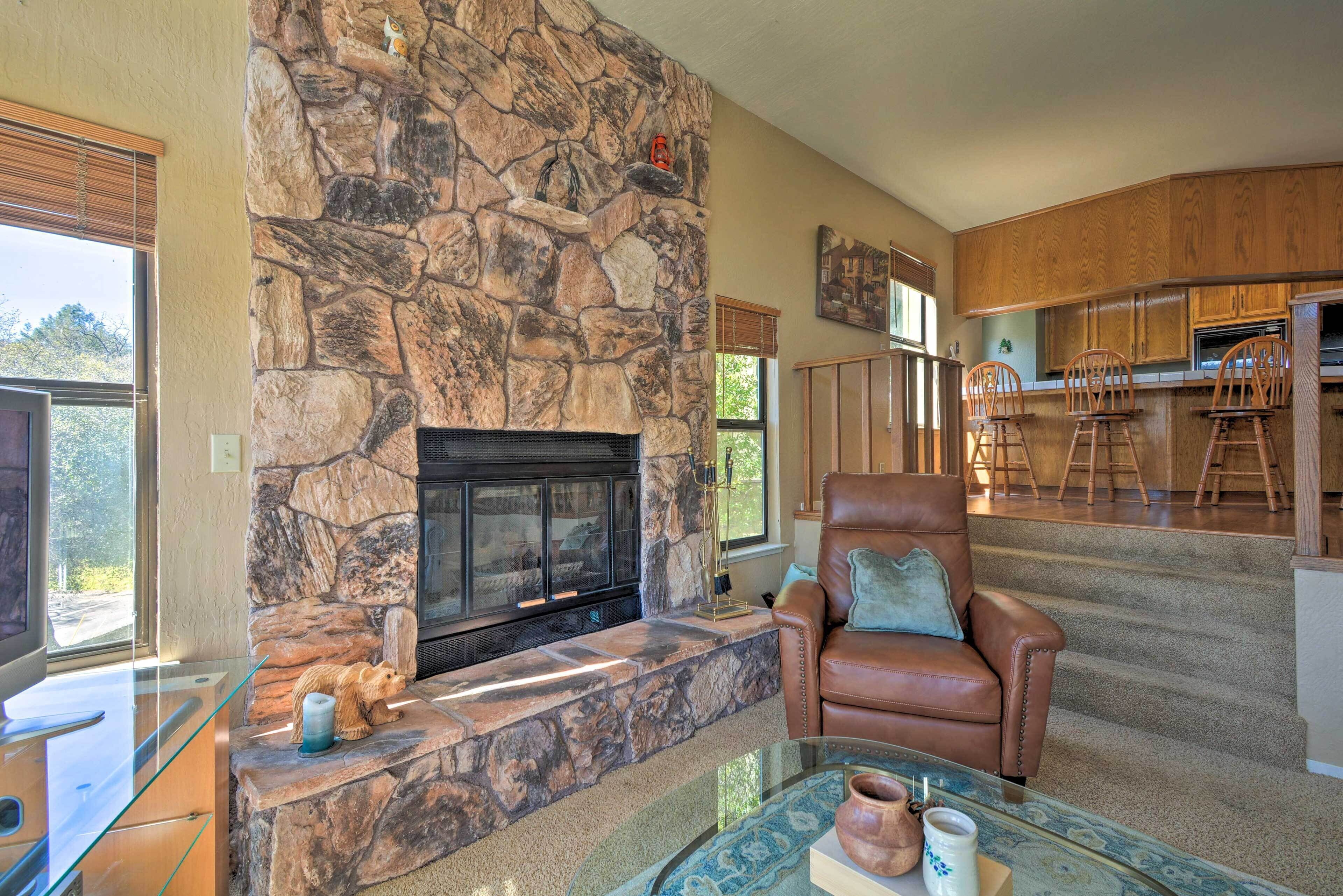 Cozy Groveland Townhome, Day Trip to Yosemite