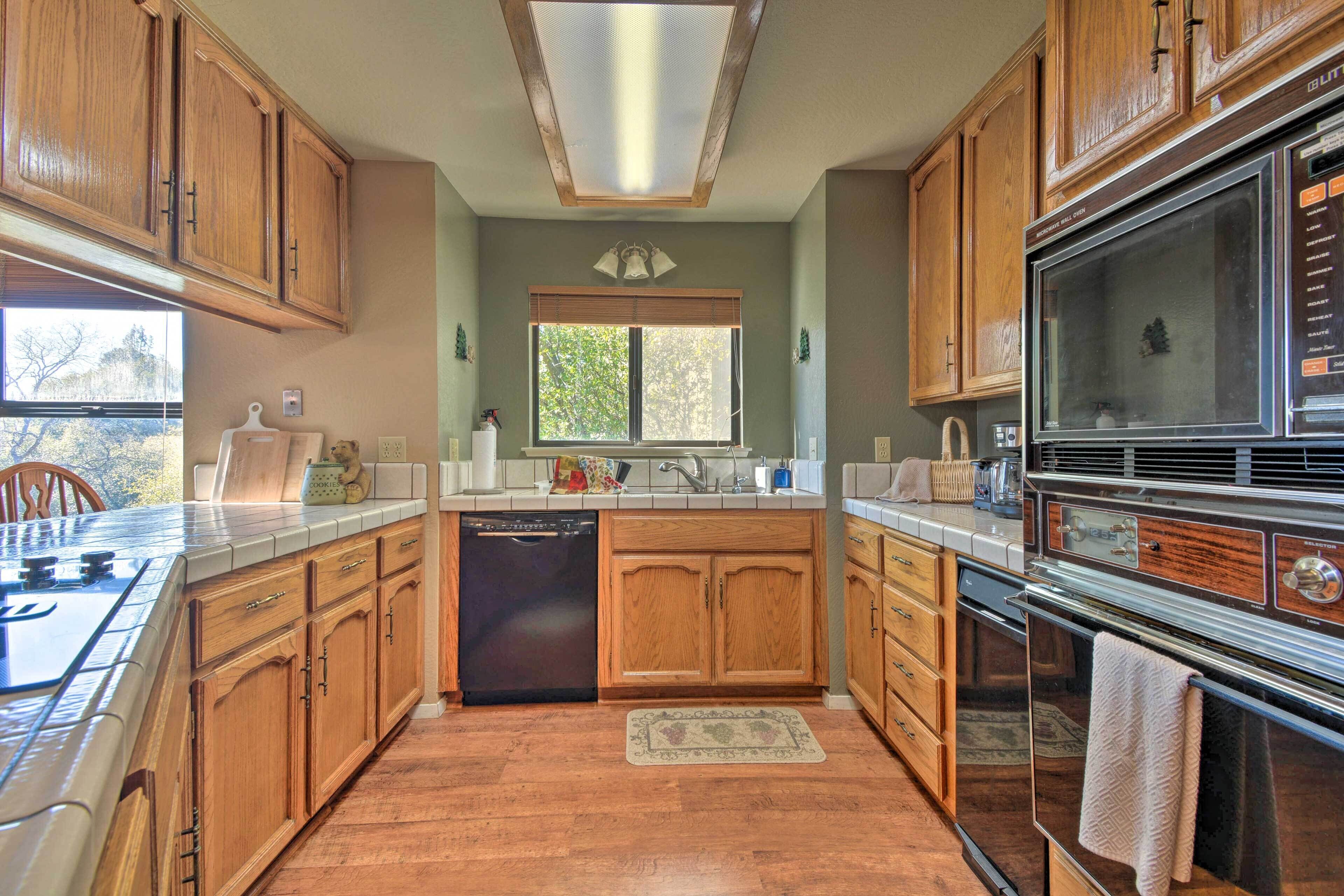 Cozy Groveland Townhome, Day Trip to Yosemite