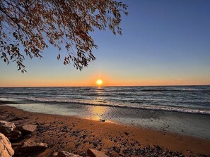 Beach nearby, sun loungers, beach towels