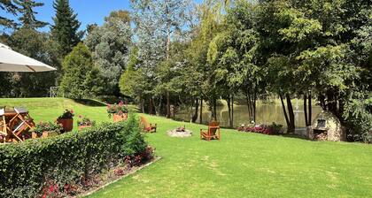 Stunning house/farm close tonBogota with a private lake, perfect for families