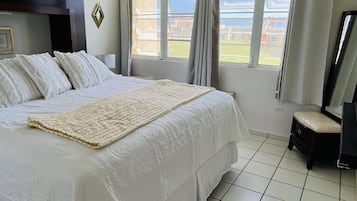 3 makuuhuonetta, silitysrauta/-lauta, ilmainen Wi-Fi, vuodevaatteet