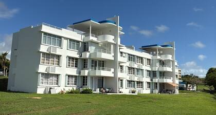 Spacious 3 bedroom apartment with sea view short drive to ferry station.