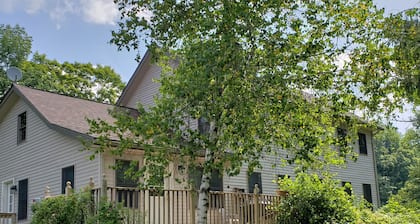 Quiet Peaceful Remodeled Farmhouse
