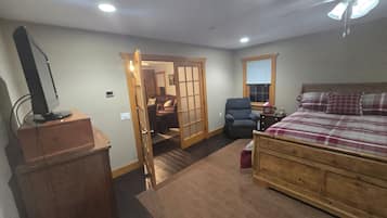 5 bedrooms, iron/ironing board, free WiFi, bed sheets