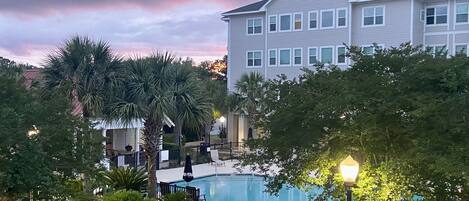 حمّام سباحة خارجي