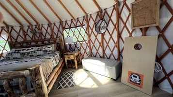 1 bedroom, bed sheets